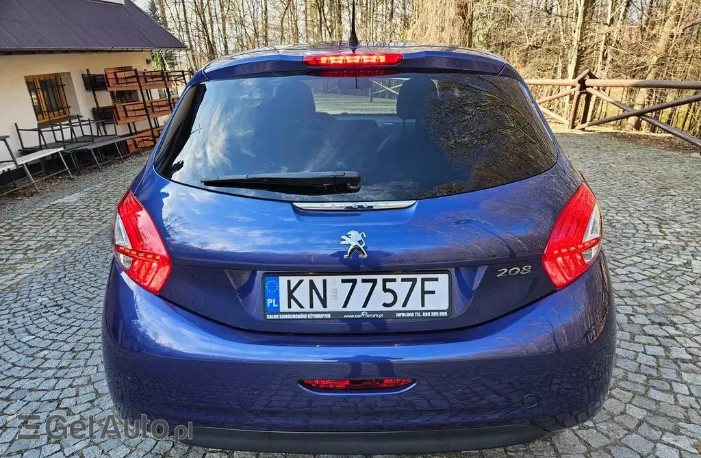 PEUGEOT 208 