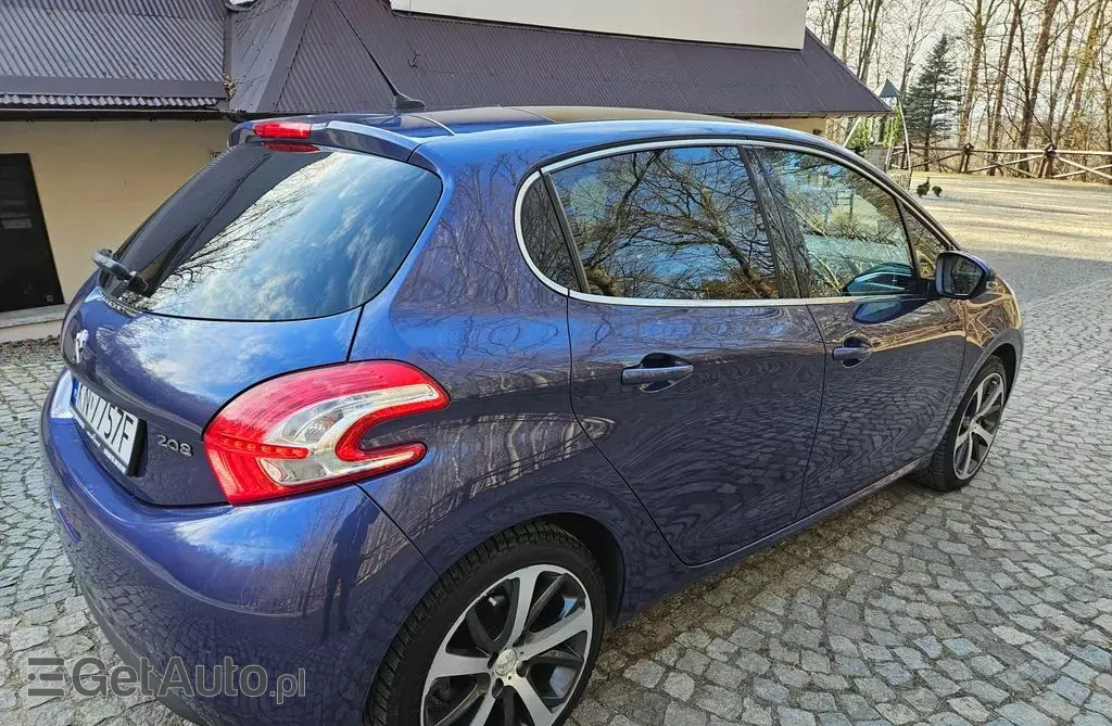 PEUGEOT 208 
