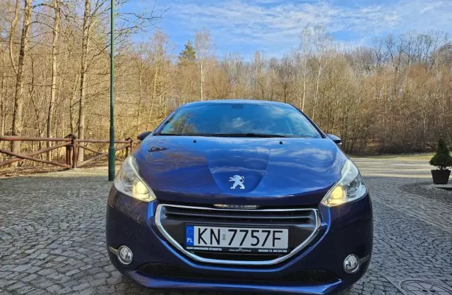 PEUGEOT 208 