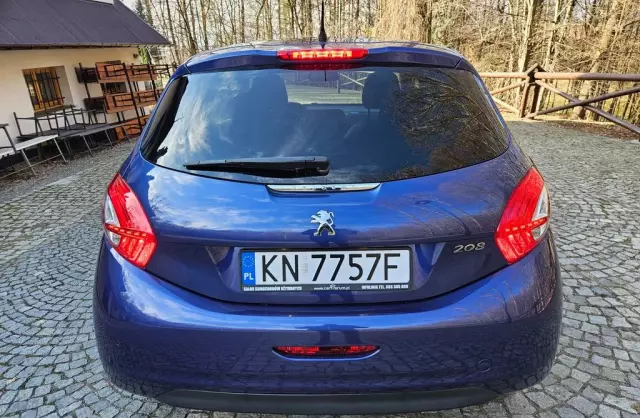 PEUGEOT 208 