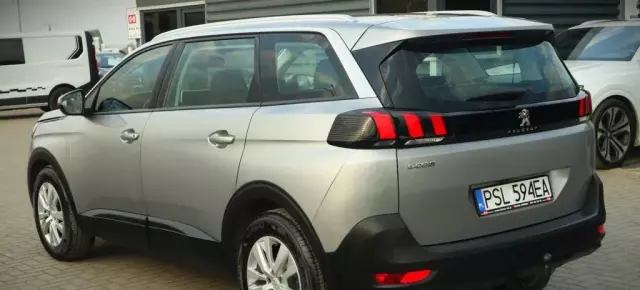 PEUGEOT 5008 