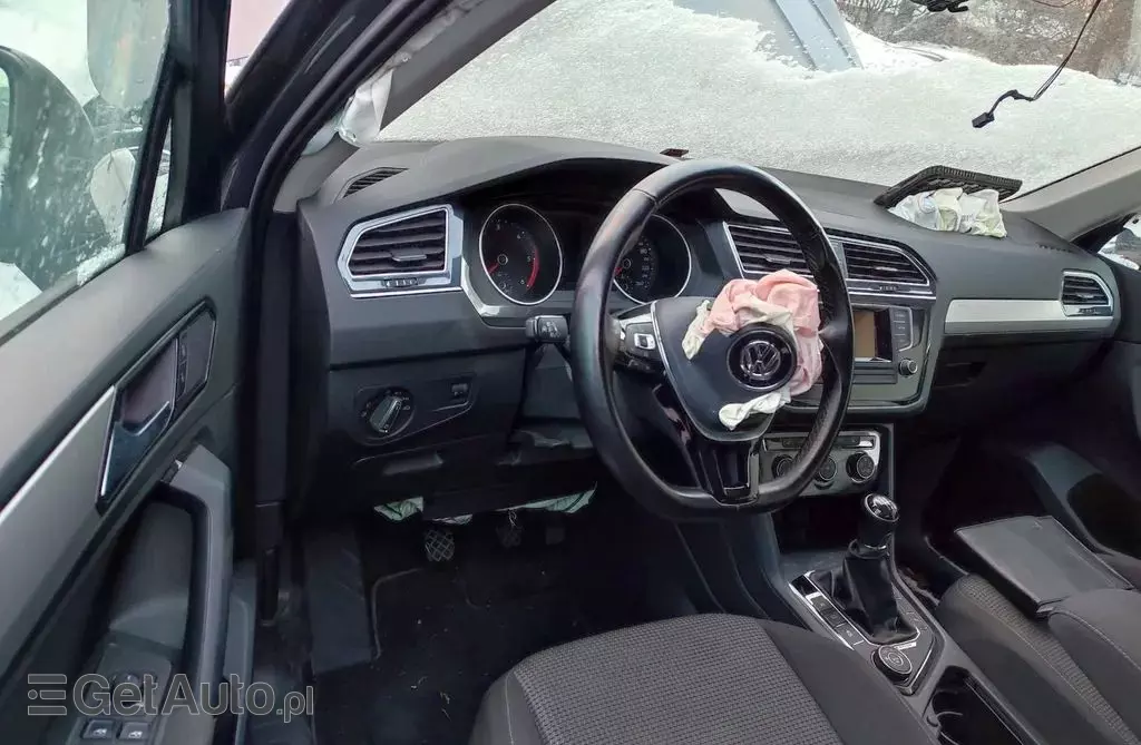 VOLKSWAGEN Tiguan 