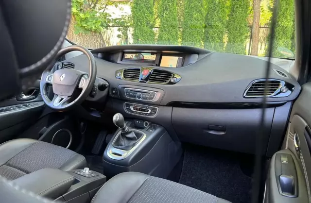 RENAULT Grand Scenic 