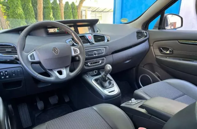 RENAULT Grand Scenic 