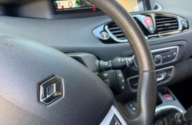 RENAULT Grand Scenic 