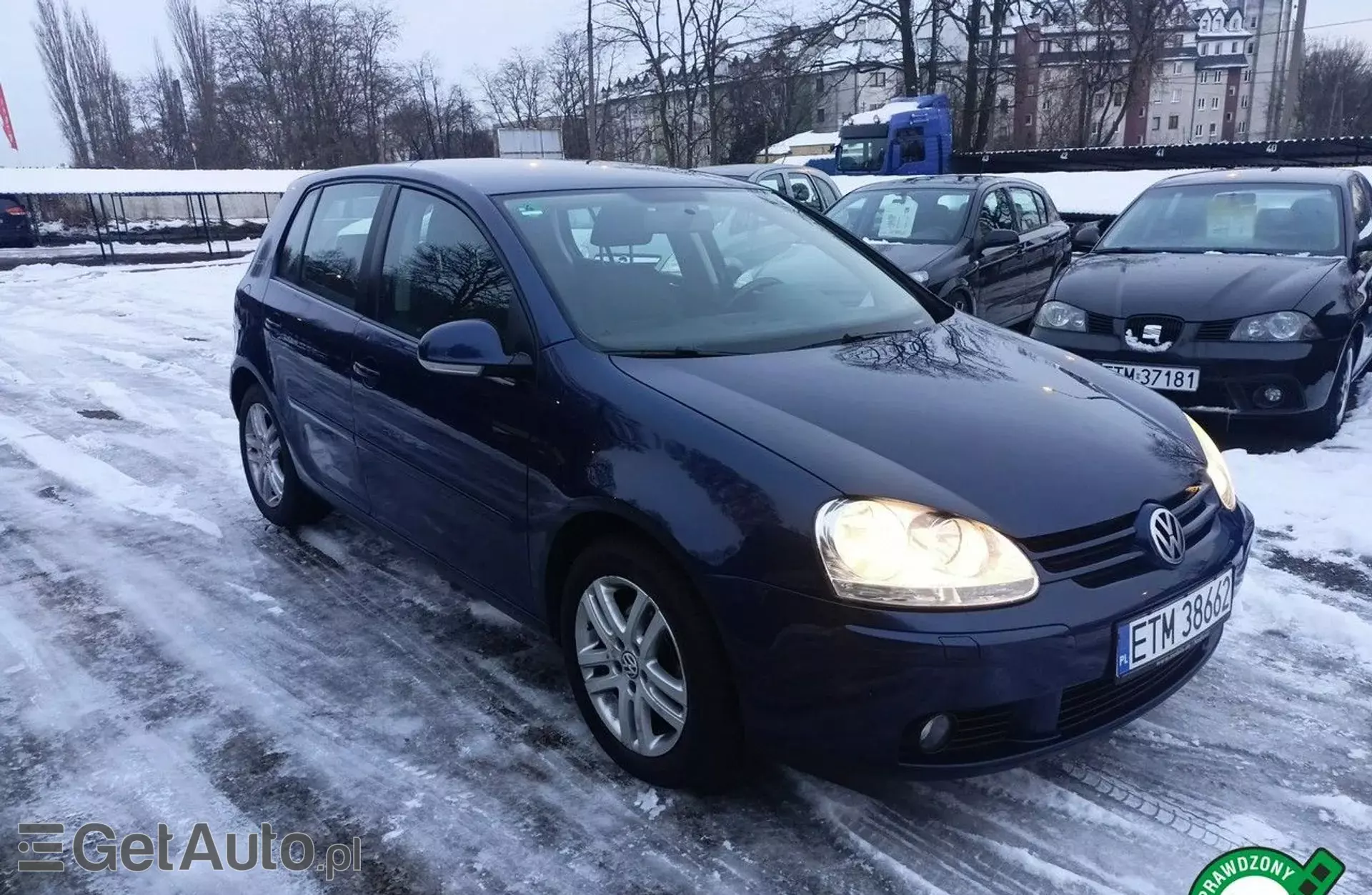VOLKSWAGEN Golf 
