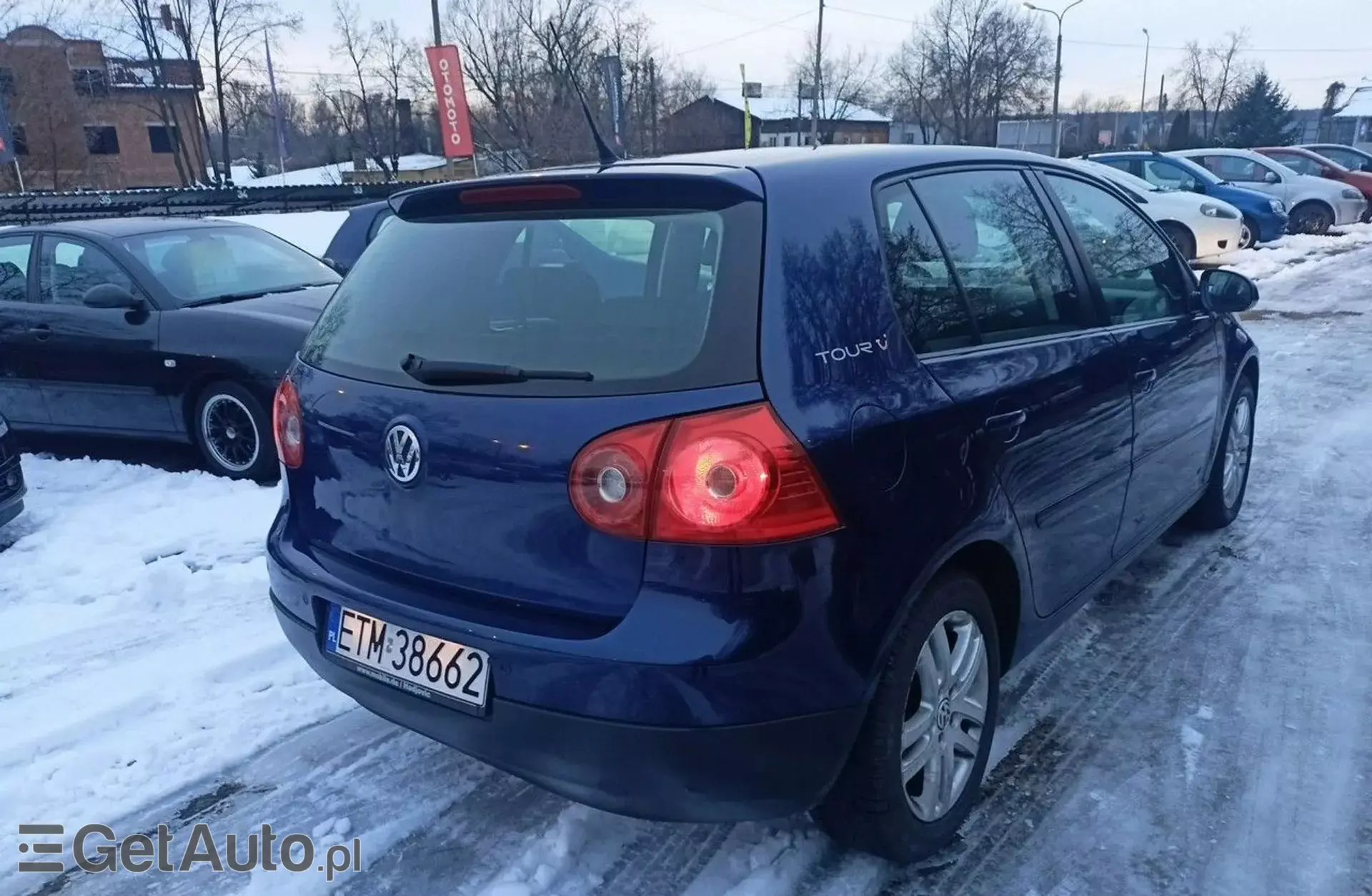 VOLKSWAGEN Golf 