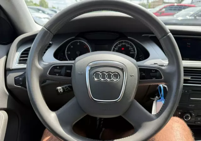 AUDI A4 