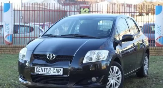 TOYOTA Auris 