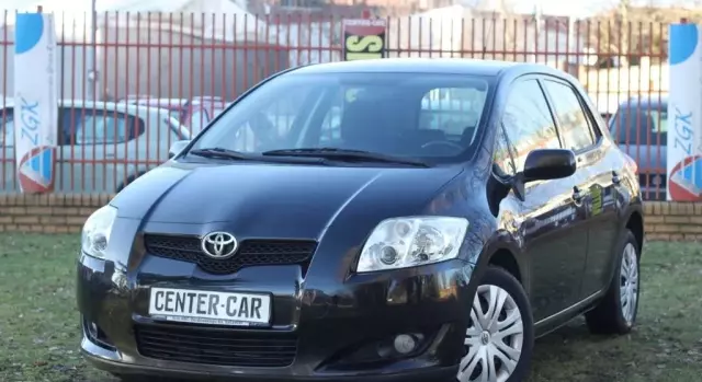 TOYOTA Auris 