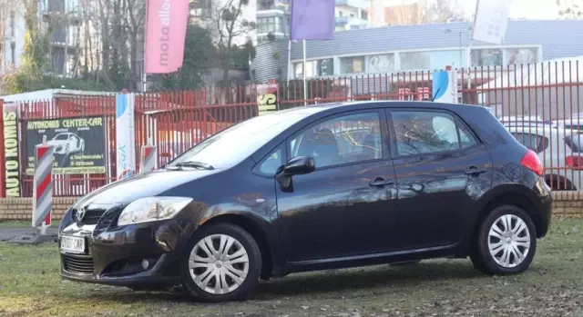 TOYOTA Auris 