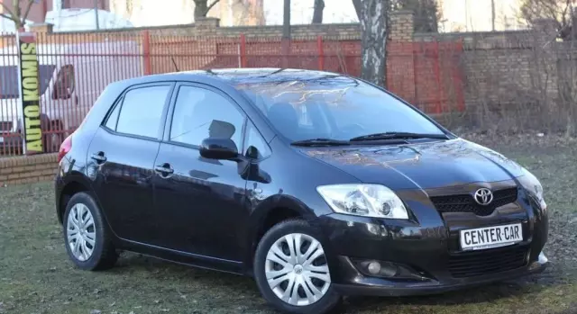 TOYOTA Auris 
