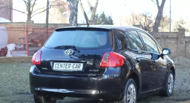 TOYOTA Auris 