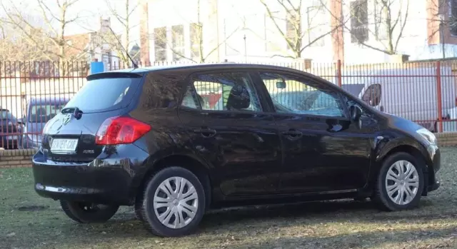 TOYOTA Auris 