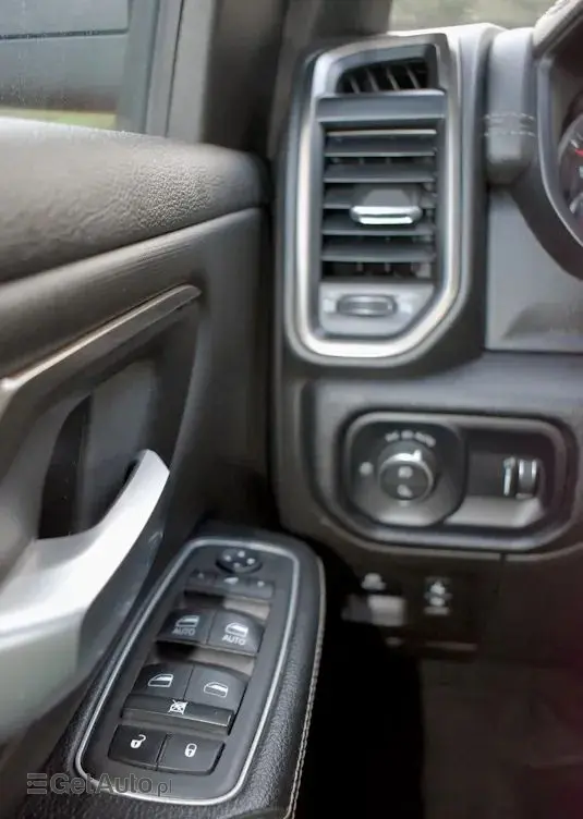 RAM 1500 Crew Cab Sport