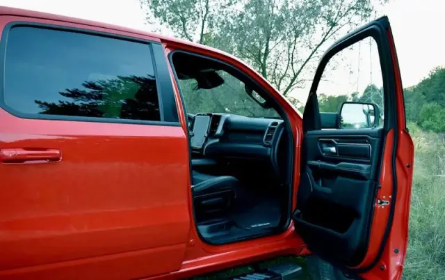 RAM 1500 Crew Cab Sport
