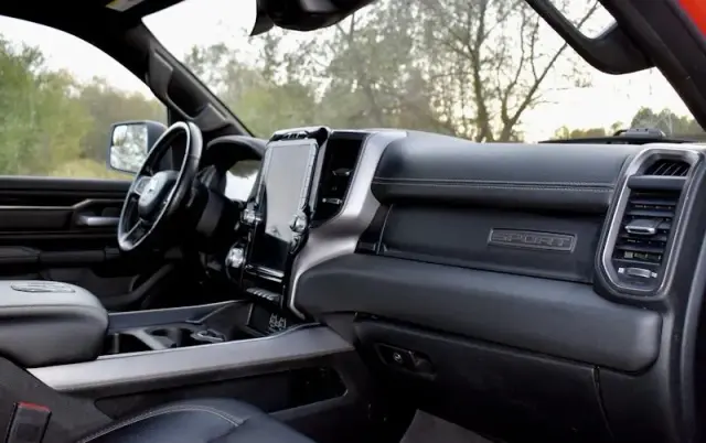 RAM 1500 Crew Cab Sport