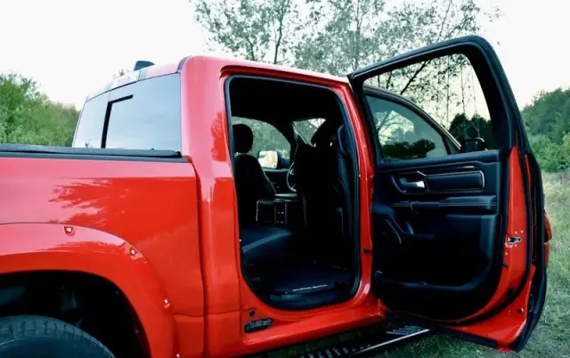 RAM 1500 Crew Cab Sport