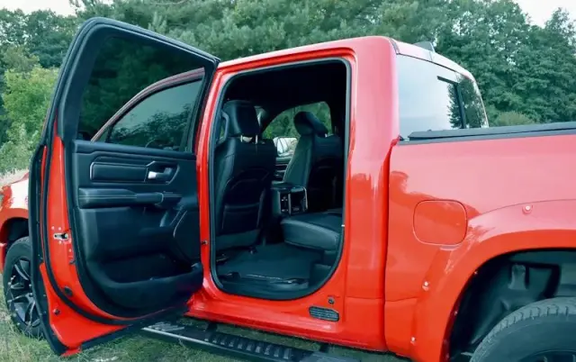 RAM 1500 Crew Cab Sport