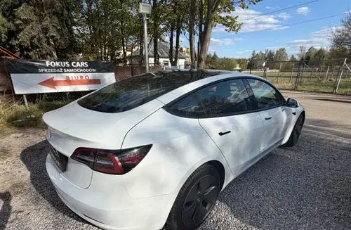 TESLA Model 3 
