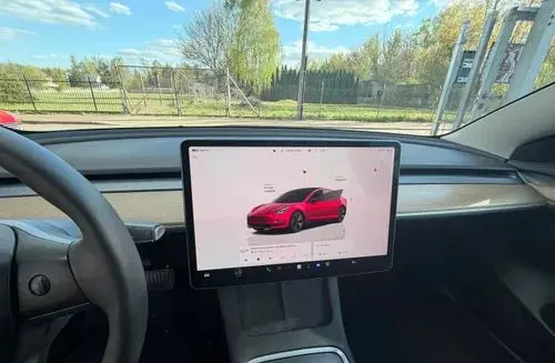 TESLA Model 3 
