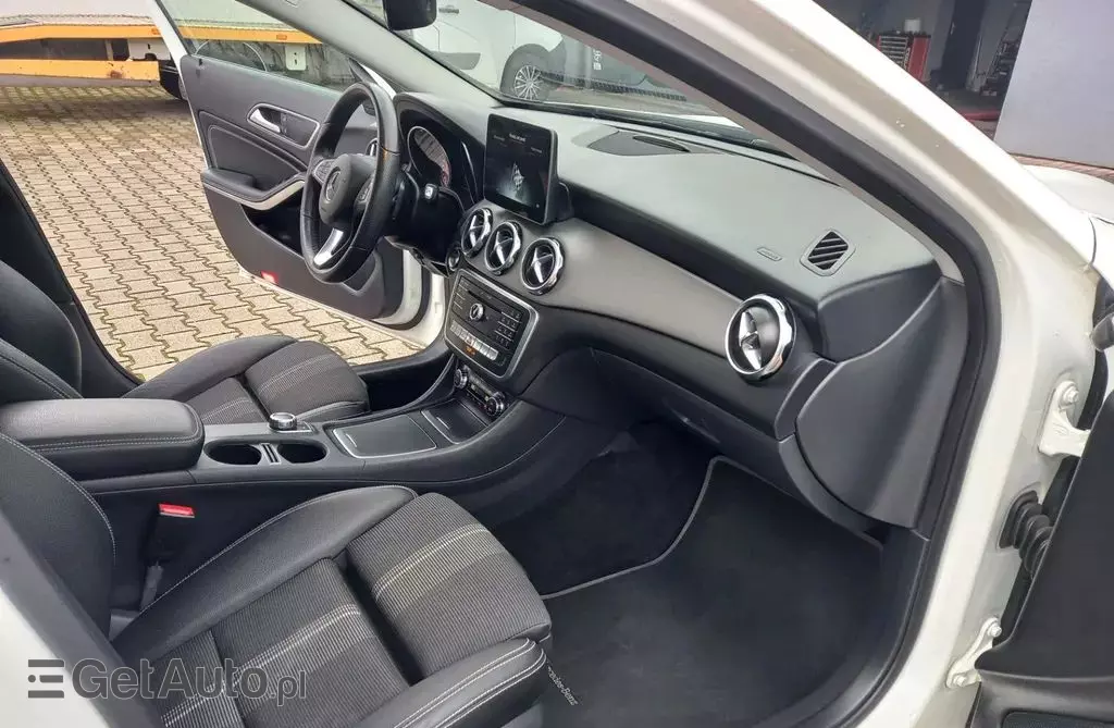 MERCEDES-BENZ GLA GLA 200 (156 KM) DCT