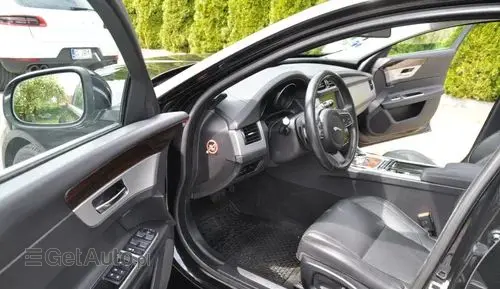 JAGUAR XF 