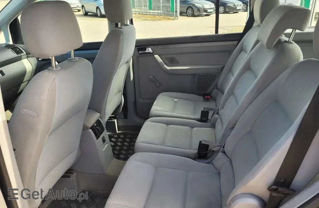 VOLKSWAGEN Touran 