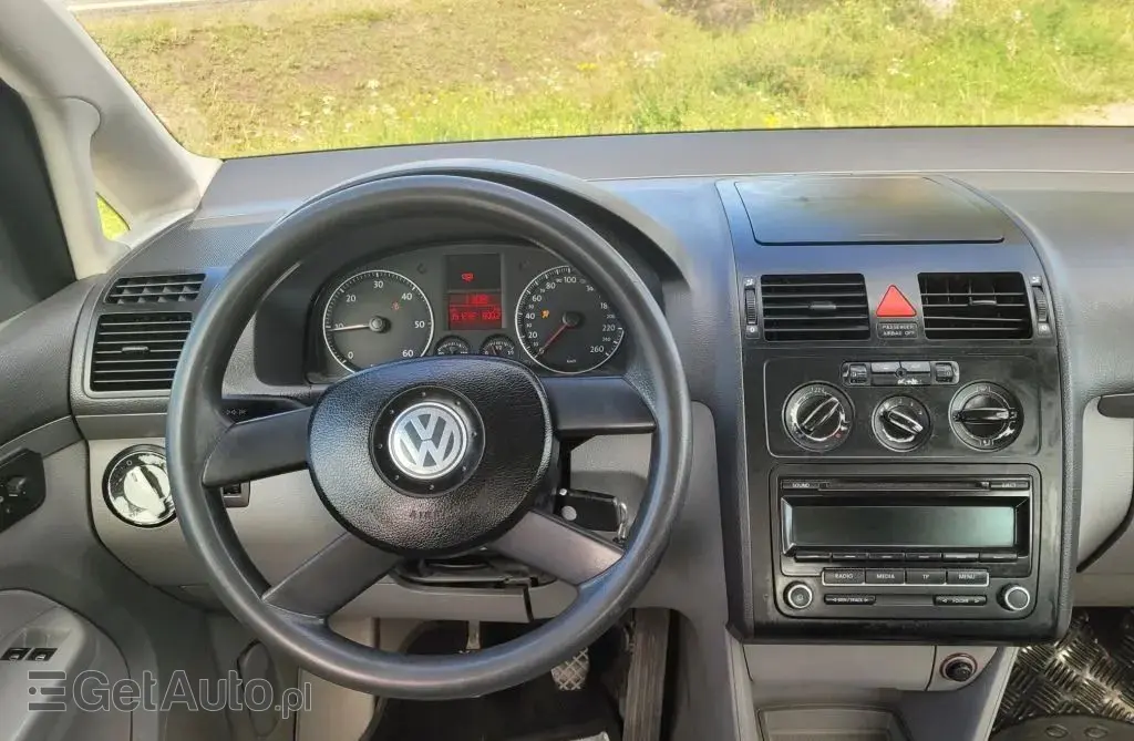 VOLKSWAGEN Touran 