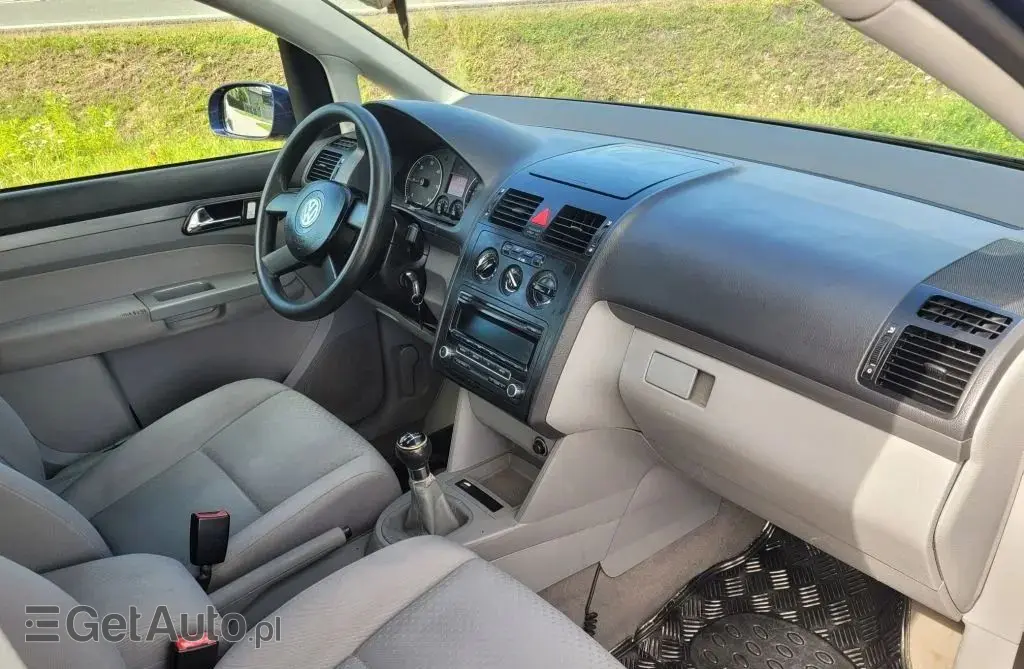 VOLKSWAGEN Touran 