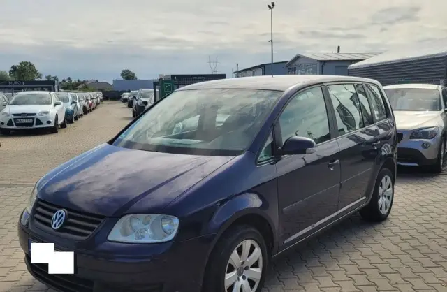 VOLKSWAGEN Touran 