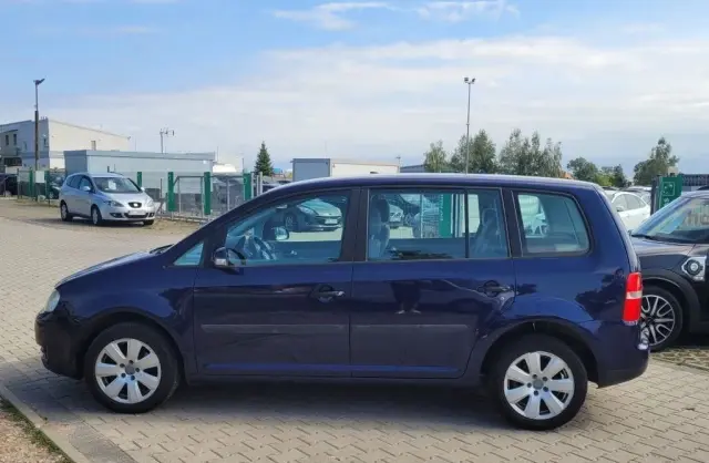 VOLKSWAGEN Touran 