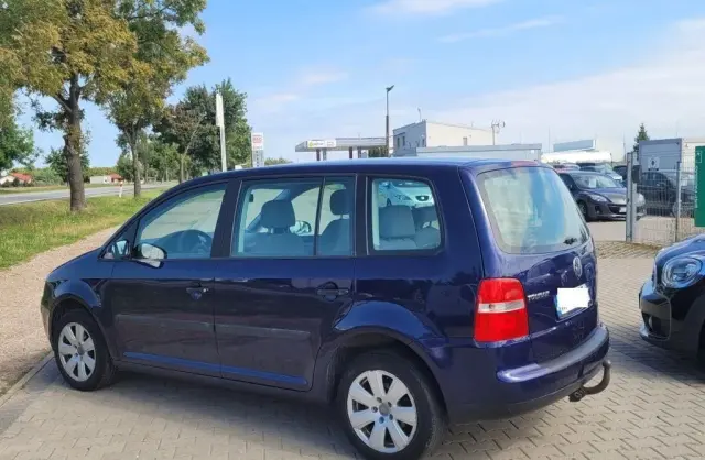 VOLKSWAGEN Touran 