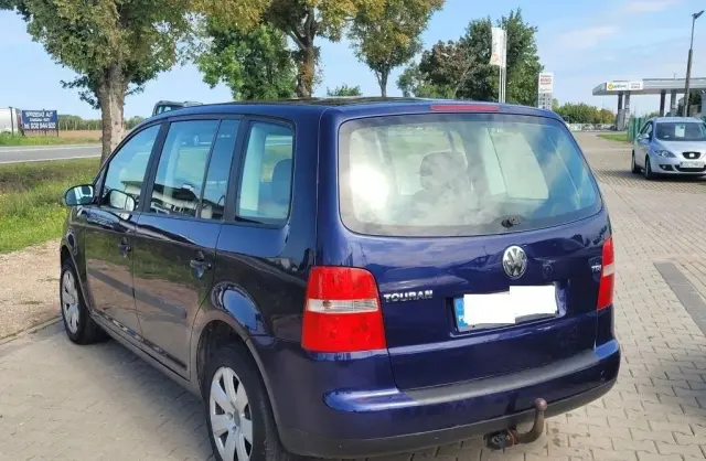 VOLKSWAGEN Touran 