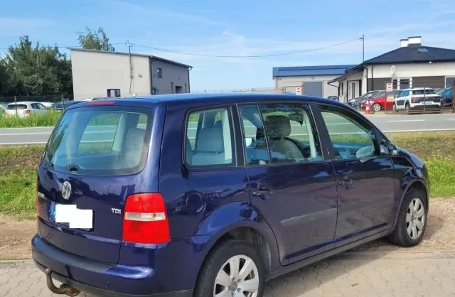VOLKSWAGEN Touran 