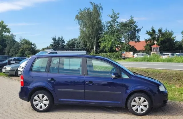 VOLKSWAGEN Touran 