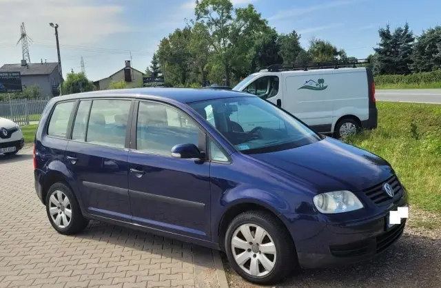 VOLKSWAGEN Touran 
