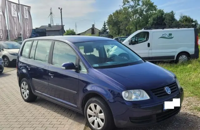 VOLKSWAGEN Touran 