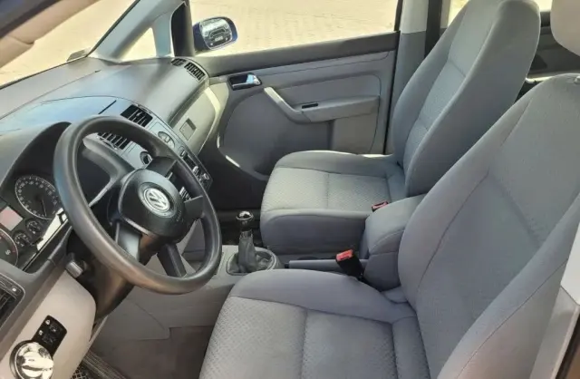 VOLKSWAGEN Touran 
