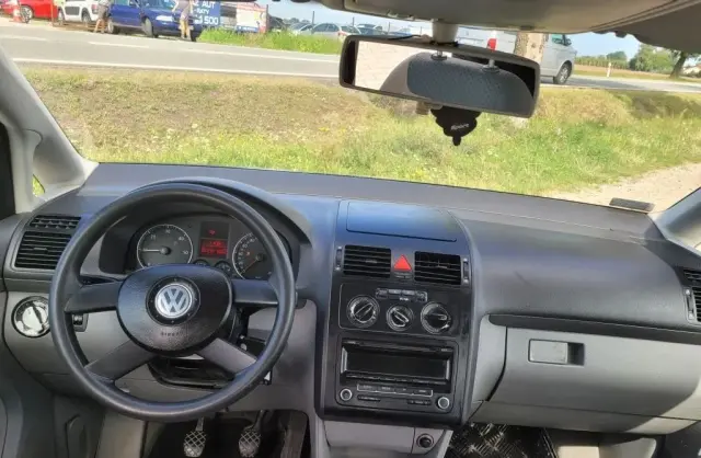 VOLKSWAGEN Touran 