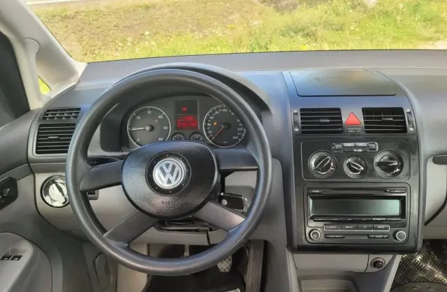 VOLKSWAGEN Touran 