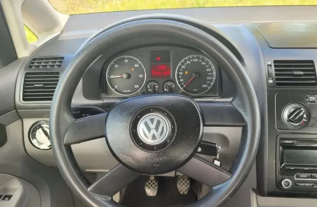 VOLKSWAGEN Touran 