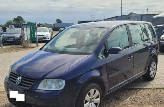 VOLKSWAGEN Touran 
