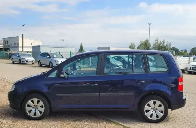 VOLKSWAGEN Touran 
