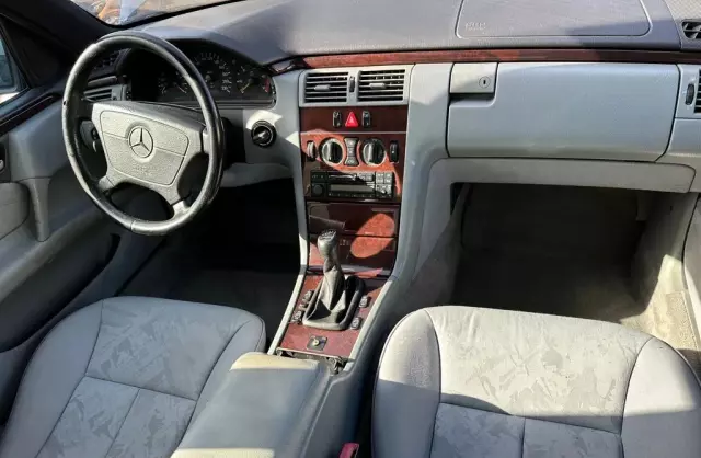 MERCEDES-BENZ Klasa E 