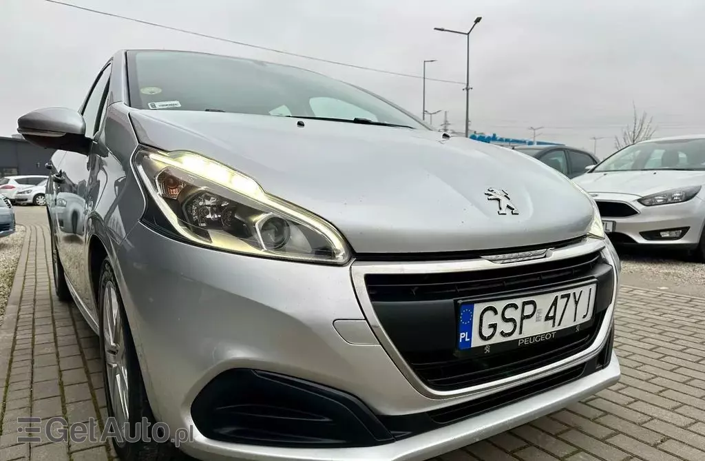 PEUGEOT 208 