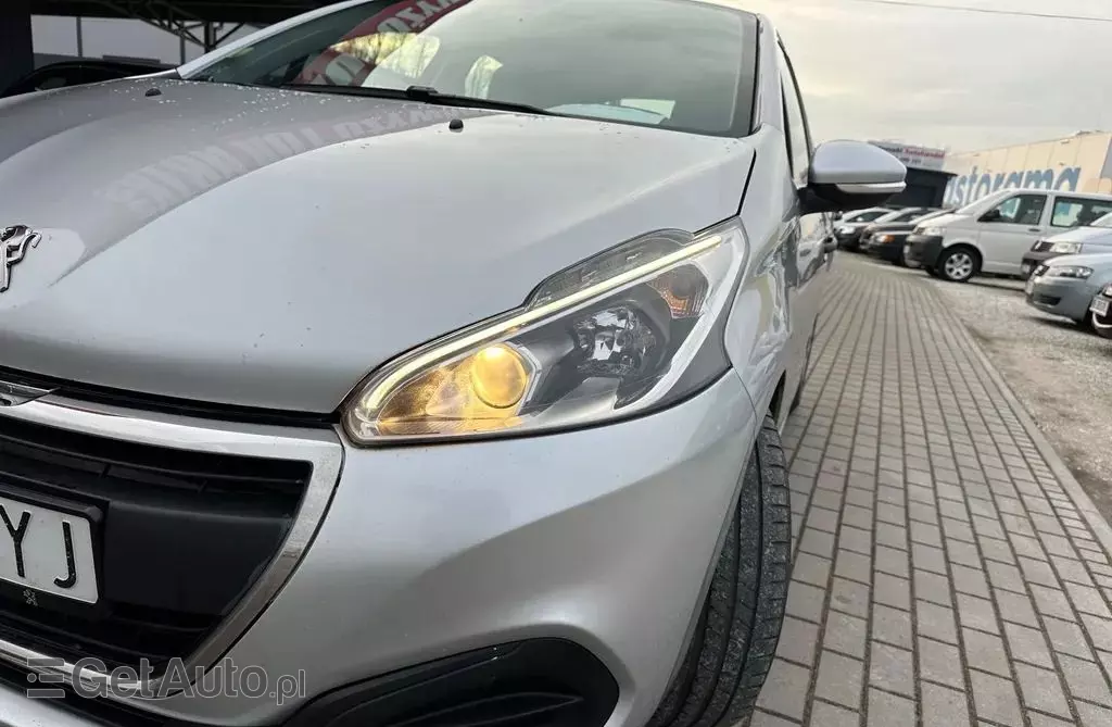 PEUGEOT 208 