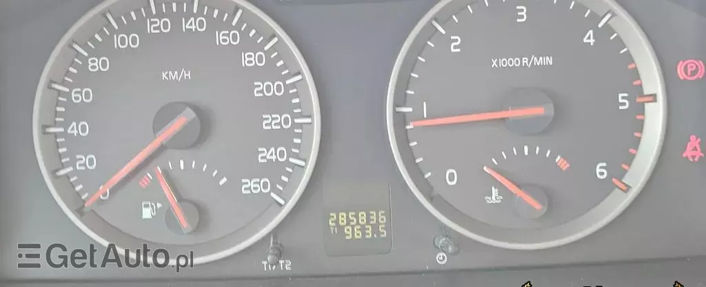 VOLVO V50 