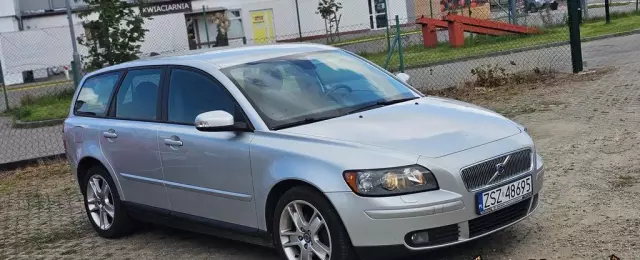 VOLVO V50 