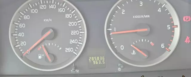 VOLVO V50 